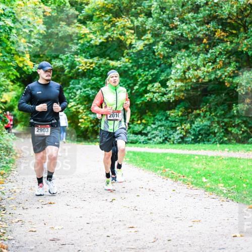 12.10.2025 - Bramfelder Halbmarathon 2025 Dr. Thomas Lammeyer http://msf.ph/oto/9352114 12.10.2025 10:42:16 Laufen 2903, 2010 meine-sportfotos.de
