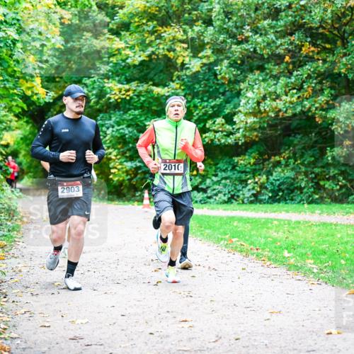 12.10.2025 - Bramfelder Halbmarathon 2025 Dr. Thomas Lammeyer http://msf.ph/oto/9352116 12.10.2025 10:42:16 Laufen 2903, 2010 meine-sportfotos.de