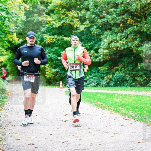 12.10.2025 - Bramfelder Halbmarathon 2025 Dr. Thomas Lammeyer http://msf.ph/oto/9352117 12.10.2025 10:42:16 Laufen 2903, 2010 meine-sportfotos.de