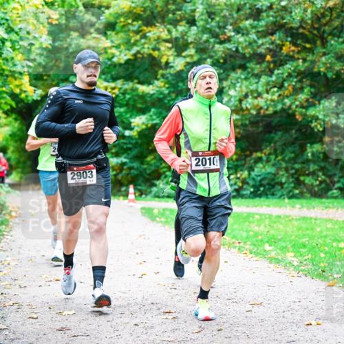 12.10.2025 - Bramfelder Halbmarathon 2025 Dr. Thomas Lammeyer http://msf.ph/oto/9352120 12.10.2025 10:42:16 Laufen 2903, 4, 2010 meine-sportfotos.de