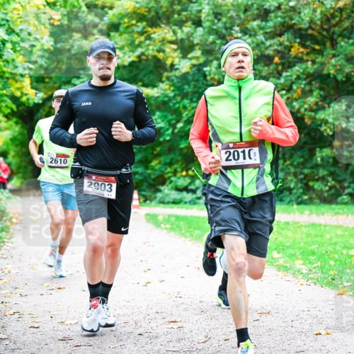 12.10.2025 - Bramfelder Halbmarathon 2025 Dr. Thomas Lammeyer http://msf.ph/oto/9352122 12.10.2025 10:42:17 Laufen 2610, 2903, 84, 2010 meine-sportfotos.de