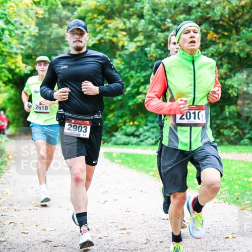 12.10.2025 - Bramfelder Halbmarathon 2025 Dr. Thomas Lammeyer http://msf.ph/oto/9352123 12.10.2025 10:42:17 Laufen 2610, 2903, 4, 2010 meine-sportfotos.de