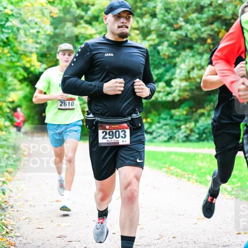 12.10.2025 - Bramfelder Halbmarathon 2025 Dr. Thomas Lammeyer http://msf.ph/oto/9352126 12.10.2025 10:42:17 Laufen 2610, 2903, 4, 2010 meine-sportfotos.de