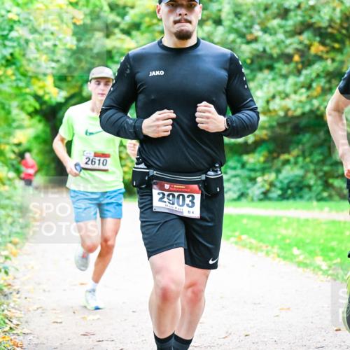 12.10.2025 - Bramfelder Halbmarathon 2025 Dr. Thomas Lammeyer http://msf.ph/oto/9352127 12.10.2025 10:42:17 Laufen 2610, 2903, 4 meine-sportfotos.de