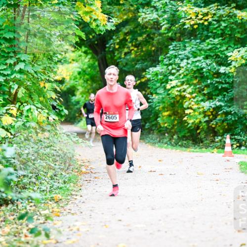 12.10.2025 - Bramfelder Halbmarathon 2025 Dr. Thomas Lammeyer http://msf.ph/oto/9352136 12.10.2025 10:42:23 Laufen 2605 meine-sportfotos.de
