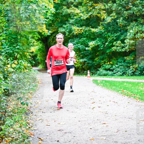 12.10.2025 - Bramfelder Halbmarathon 2025 Dr. Thomas Lammeyer http://msf.ph/oto/9352149 12.10.2025 10:42:25 Laufen 2605 meine-sportfotos.de