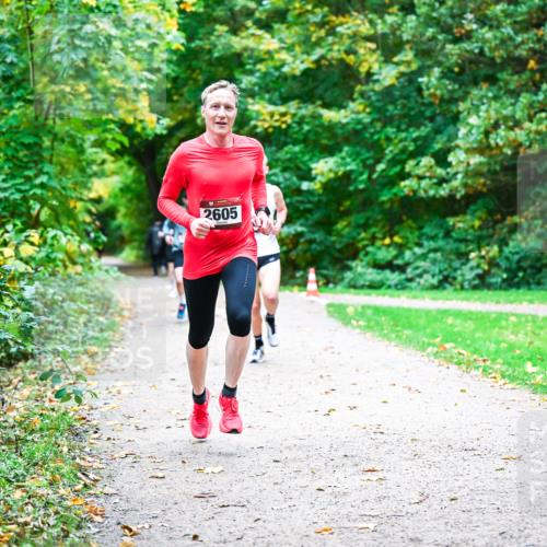 12.10.2025 - Bramfelder Halbmarathon 2025 Dr. Thomas Lammeyer http://msf.ph/oto/9352153 12.10.2025 10:42:26 Laufen 2605 meine-sportfotos.de