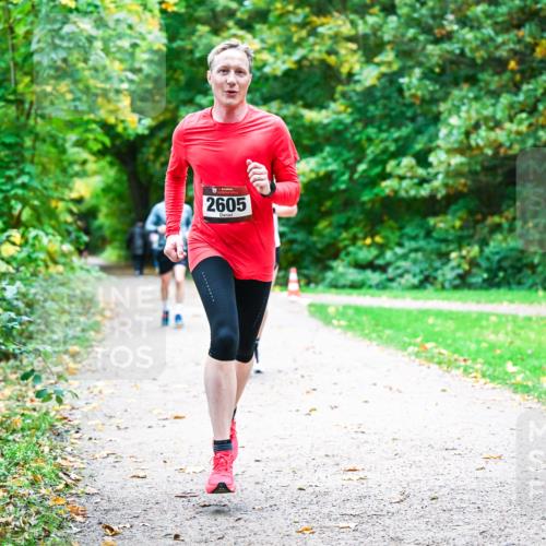 12.10.2025 - Bramfelder Halbmarathon 2025 Dr. Thomas Lammeyer http://msf.ph/oto/9352156 12.10.2025 10:42:26 Laufen 2605 meine-sportfotos.de