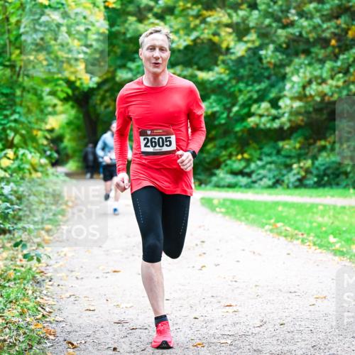 12.10.2025 - Bramfelder Halbmarathon 2025 Dr. Thomas Lammeyer http://msf.ph/oto/9352157 12.10.2025 10:42:26 Laufen 2605 meine-sportfotos.de