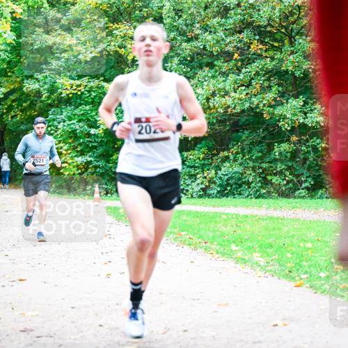 12.10.2025 - Bramfelder Halbmarathon 2025 Dr. Thomas Lammeyer http://msf.ph/oto/9352163 12.10.2025 10:42:28 Laufen 2521, 202 meine-sportfotos.de