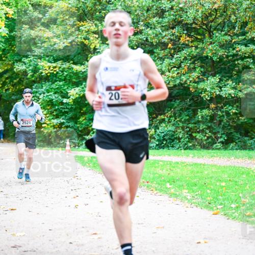 12.10.2025 - Bramfelder Halbmarathon 2025 Dr. Thomas Lammeyer http://msf.ph/oto/9352164 12.10.2025 10:42:28 Laufen 2521, 20 meine-sportfotos.de