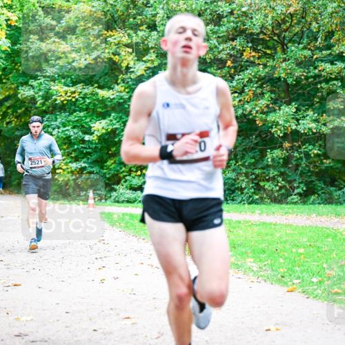 12.10.2025 - Bramfelder Halbmarathon 2025 Dr. Thomas Lammeyer http://msf.ph/oto/9352165 12.10.2025 10:42:28 Laufen 0, 2521 meine-sportfotos.de