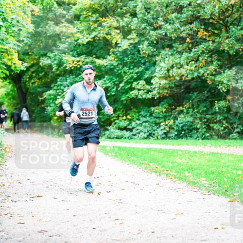 12.10.2025 - Bramfelder Halbmarathon 2025 Dr. Thomas Lammeyer http://msf.ph/oto/9352170 12.10.2025 10:42:29 Laufen 21, 2521 meine-sportfotos.de