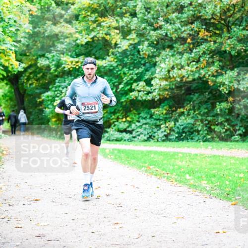 12.10.2025 - Bramfelder Halbmarathon 2025 Dr. Thomas Lammeyer http://msf.ph/oto/9352171 12.10.2025 10:42:29 Laufen 2122, 2521 meine-sportfotos.de