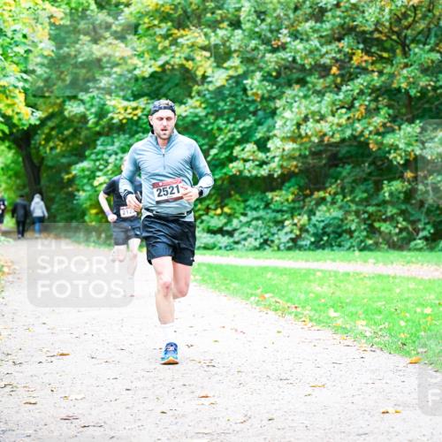 12.10.2025 - Bramfelder Halbmarathon 2025 Dr. Thomas Lammeyer http://msf.ph/oto/9352172 12.10.2025 10:42:29 Laufen 212, 2521 meine-sportfotos.de