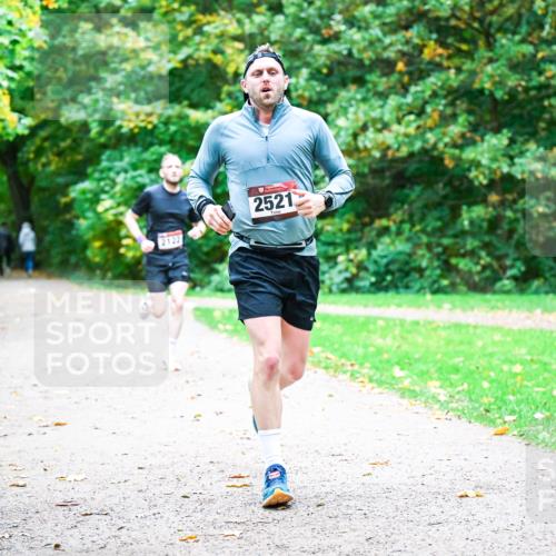 12.10.2025 - Bramfelder Halbmarathon 2025 Dr. Thomas Lammeyer http://msf.ph/oto/9352177 12.10.2025 10:42:30 Laufen 2122, 2521 meine-sportfotos.de