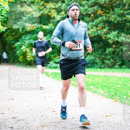 12.10.2025 - Bramfelder Halbmarathon 2025 Dr. Thomas Lammeyer http://msf.ph/oto/9352179 12.10.2025 10:42:30 Laufen 21 meine-sportfotos.de