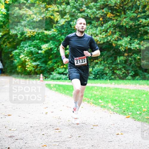 12.10.2025 - Bramfelder Halbmarathon 2025 Dr. Thomas Lammeyer http://msf.ph/oto/9352183 12.10.2025 10:42:31 Laufen 2122 meine-sportfotos.de