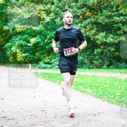 12.10.2025 - Bramfelder Halbmarathon 2025 Dr. Thomas Lammeyer http://msf.ph/oto/9352184 12.10.2025 10:42:32 Laufen 212 meine-sportfotos.de