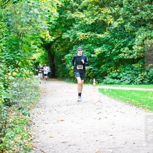 12.10.2025 - Bramfelder Halbmarathon 2025 Dr. Thomas Lammeyer http://msf.ph/oto/9352191 12.10.2025 10:42:38 Laufen 2880 meine-sportfotos.de