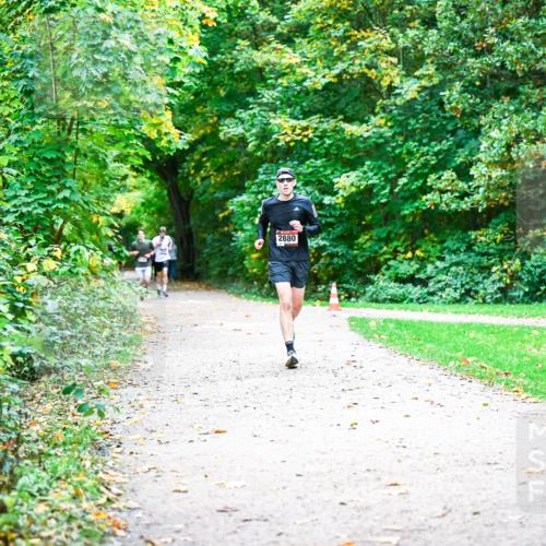 12.10.2025 - Bramfelder Halbmarathon 2025 Dr. Thomas Lammeyer http://msf.ph/oto/9352192 12.10.2025 10:42:38 Laufen 2880 meine-sportfotos.de