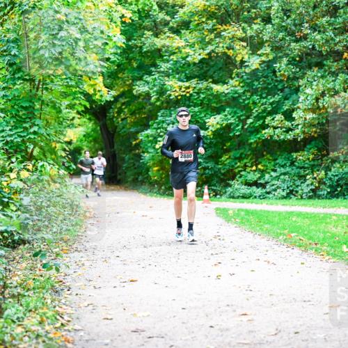 12.10.2025 - Bramfelder Halbmarathon 2025 Dr. Thomas Lammeyer http://msf.ph/oto/9352194 12.10.2025 10:42:38 Laufen 2880 meine-sportfotos.de