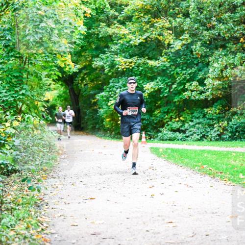 12.10.2025 - Bramfelder Halbmarathon 2025 Dr. Thomas Lammeyer http://msf.ph/oto/9352195 12.10.2025 10:42:38 Laufen 2880 meine-sportfotos.de