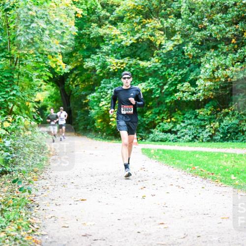 12.10.2025 - Bramfelder Halbmarathon 2025 Dr. Thomas Lammeyer http://msf.ph/oto/9352197 12.10.2025 10:42:38 Laufen 2880 meine-sportfotos.de