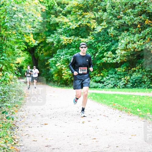12.10.2025 - Bramfelder Halbmarathon 2025 Dr. Thomas Lammeyer http://msf.ph/oto/9352201 12.10.2025 10:42:39 Laufen 2880 meine-sportfotos.de