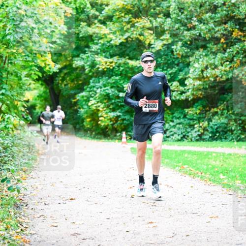 12.10.2025 - Bramfelder Halbmarathon 2025 Dr. Thomas Lammeyer http://msf.ph/oto/9352205 12.10.2025 10:42:39 Laufen 2880 meine-sportfotos.de