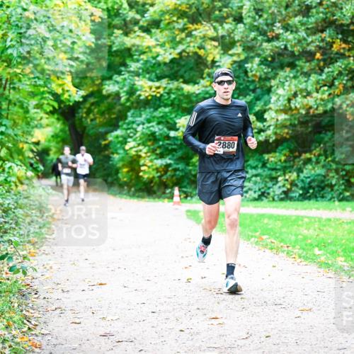 12.10.2025 - Bramfelder Halbmarathon 2025 Dr. Thomas Lammeyer http://msf.ph/oto/9352206 12.10.2025 10:42:40 Laufen 2, 880 meine-sportfotos.de