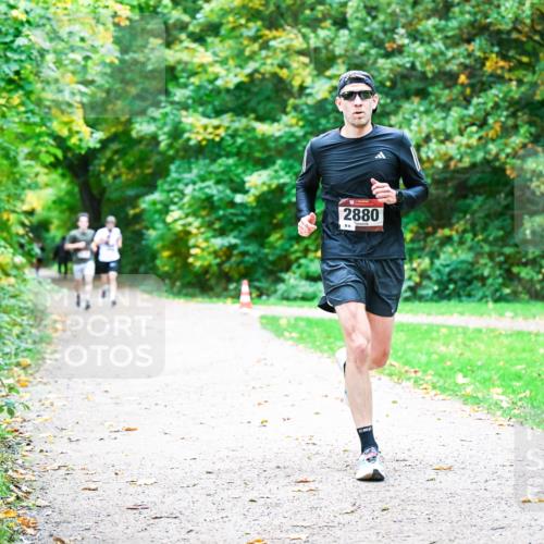 12.10.2025 - Bramfelder Halbmarathon 2025 Dr. Thomas Lammeyer http://msf.ph/oto/9352209 12.10.2025 10:42:40 Laufen 2880, 88 meine-sportfotos.de