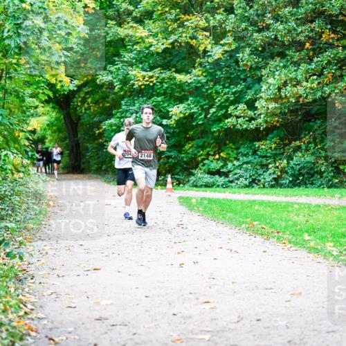 12.10.2025 - Bramfelder Halbmarathon 2025 Dr. Thomas Lammeyer http://msf.ph/oto/9352222 12.10.2025 10:42:44 Laufen 204, 2148 meine-sportfotos.de