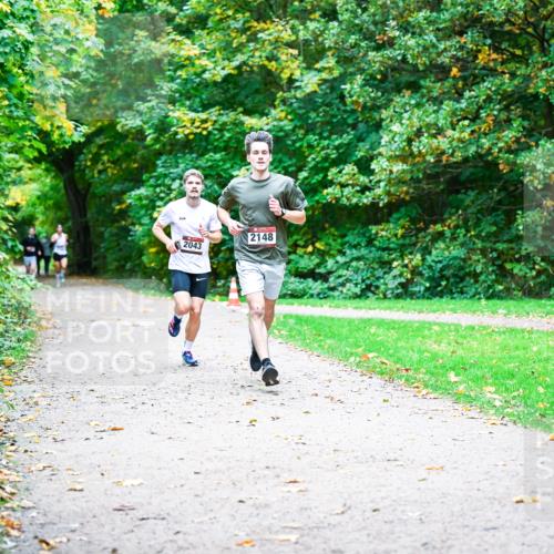 12.10.2025 - Bramfelder Halbmarathon 2025 Dr. Thomas Lammeyer http://msf.ph/oto/9352228 12.10.2025 10:42:45 Laufen 2043, 2148 meine-sportfotos.de