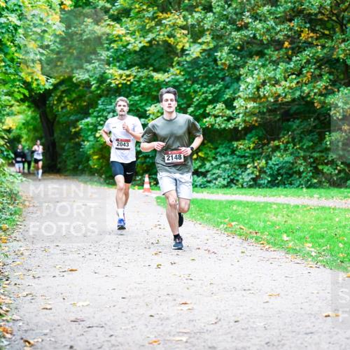 12.10.2025 - Bramfelder Halbmarathon 2025 Dr. Thomas Lammeyer http://msf.ph/oto/9352229 12.10.2025 10:42:45 Laufen 2043, 2148 meine-sportfotos.de