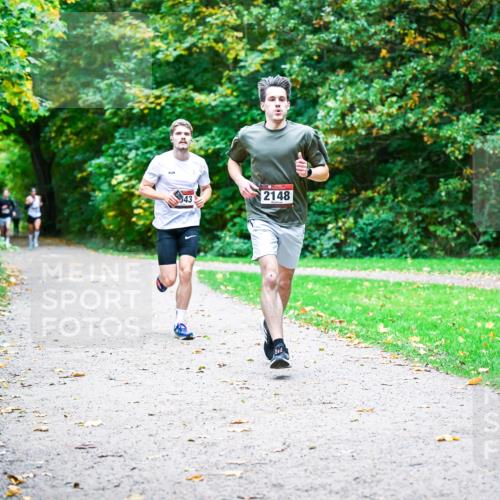 12.10.2025 - Bramfelder Halbmarathon 2025 Dr. Thomas Lammeyer http://msf.ph/oto/9352233 12.10.2025 10:42:45 Laufen 43, 2148 meine-sportfotos.de