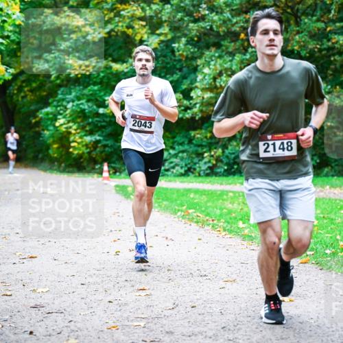 12.10.2025 - Bramfelder Halbmarathon 2025 Dr. Thomas Lammeyer http://msf.ph/oto/9352238 12.10.2025 10:42:46 Laufen 2043, 2148 meine-sportfotos.de