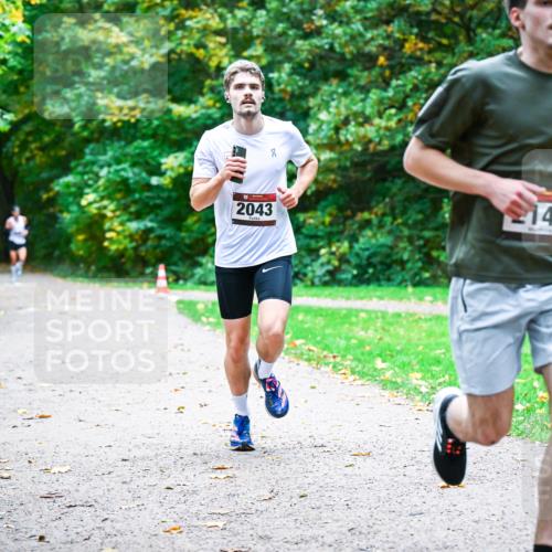 12.10.2025 - Bramfelder Halbmarathon 2025 Dr. Thomas Lammeyer http://msf.ph/oto/9352240 12.10.2025 10:42:46 Laufen 2043, 148 meine-sportfotos.de
