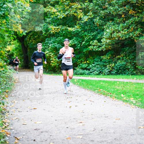12.10.2025 - Bramfelder Halbmarathon 2025 Dr. Thomas Lammeyer http://msf.ph/oto/9352243 12.10.2025 10:42:52 Laufen 2138, 2505 meine-sportfotos.de