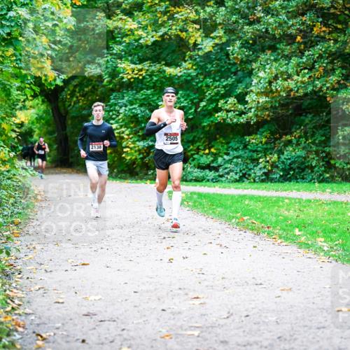 12.10.2025 - Bramfelder Halbmarathon 2025 Dr. Thomas Lammeyer http://msf.ph/oto/9352244 12.10.2025 10:42:52 Laufen 2505, 2138 meine-sportfotos.de