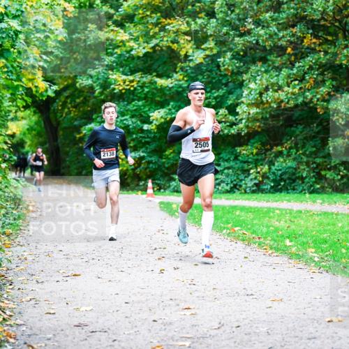 12.10.2025 - Bramfelder Halbmarathon 2025 Dr. Thomas Lammeyer http://msf.ph/oto/9352248 12.10.2025 10:42:53 Laufen 2505, 2138 meine-sportfotos.de
