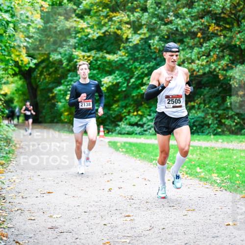 12.10.2025 - Bramfelder Halbmarathon 2025 Dr. Thomas Lammeyer http://msf.ph/oto/9352252 12.10.2025 10:42:53 Laufen 2138, 2505, 8, 12 meine-sportfotos.de