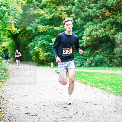 12.10.2025 - Bramfelder Halbmarathon 2025 Dr. Thomas Lammeyer http://msf.ph/oto/9352255 12.10.2025 10:42:54 Laufen 2138 meine-sportfotos.de