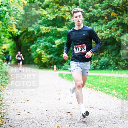 12.10.2025 - Bramfelder Halbmarathon 2025 Dr. Thomas Lammeyer http://msf.ph/oto/9352257 12.10.2025 10:42:55 Laufen 2138 meine-sportfotos.de
