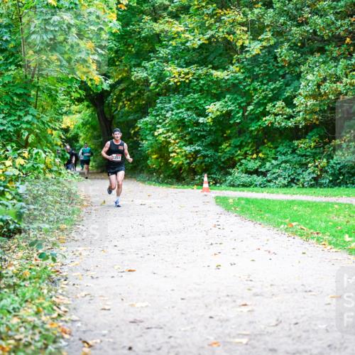 12.10.2025 - Bramfelder Halbmarathon 2025 Dr. Thomas Lammeyer http://msf.ph/oto/9352259 12.10.2025 10:42:57 Laufen  meine-sportfotos.de