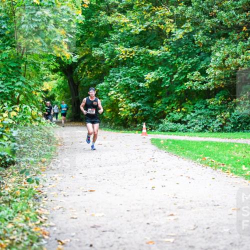 12.10.2025 - Bramfelder Halbmarathon 2025 Dr. Thomas Lammeyer http://msf.ph/oto/9352262 12.10.2025 10:42:57 Laufen 2251 meine-sportfotos.de