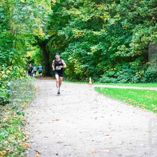 12.10.2025 - Bramfelder Halbmarathon 2025 Dr. Thomas Lammeyer http://msf.ph/oto/9352263 12.10.2025 10:42:58 Laufen 2251 meine-sportfotos.de