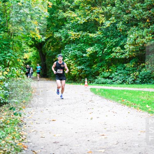 12.10.2025 - Bramfelder Halbmarathon 2025 Dr. Thomas Lammeyer http://msf.ph/oto/9352267 12.10.2025 10:42:58 Laufen 2251 meine-sportfotos.de