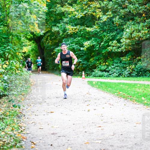 12.10.2025 - Bramfelder Halbmarathon 2025 Dr. Thomas Lammeyer http://msf.ph/oto/9352274 12.10.2025 10:42:59 Laufen 2251 meine-sportfotos.de
