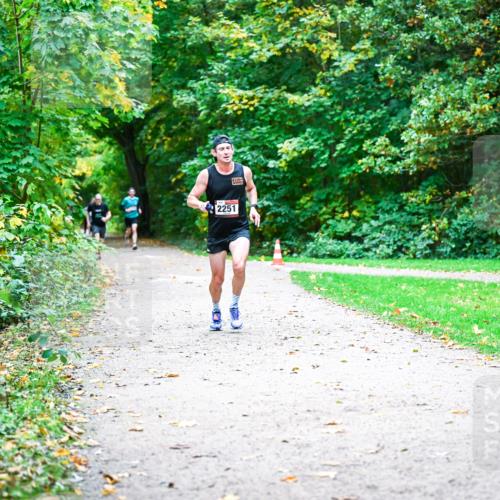 12.10.2025 - Bramfelder Halbmarathon 2025 Dr. Thomas Lammeyer http://msf.ph/oto/9352275 12.10.2025 10:42:59 Laufen 2251 meine-sportfotos.de